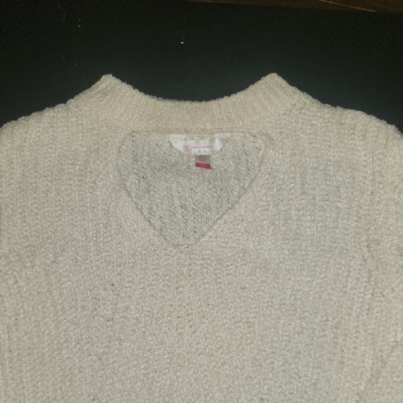 No Boundaries Off-White V-Neck Sweater - Picture 5 of 9